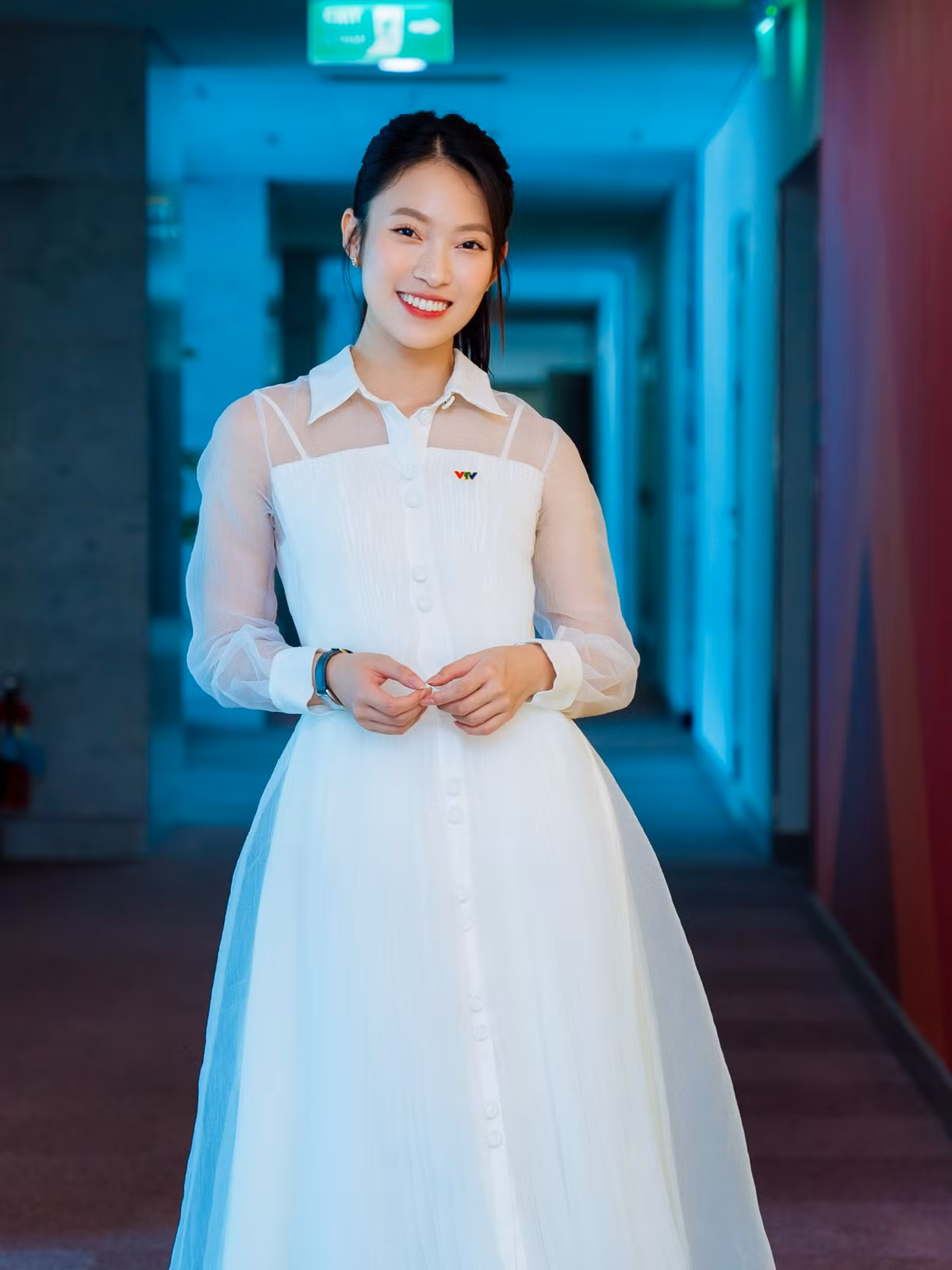 Chưa hết, Khánh Vy từng khiến nhiều người ghen tị khi tổng kết 50 điều bản thân làm được trong 10 năm qua như: Tậu xe hơi, mua đất cho bố mẹ, làm đại sứ nhiều quốc gia...