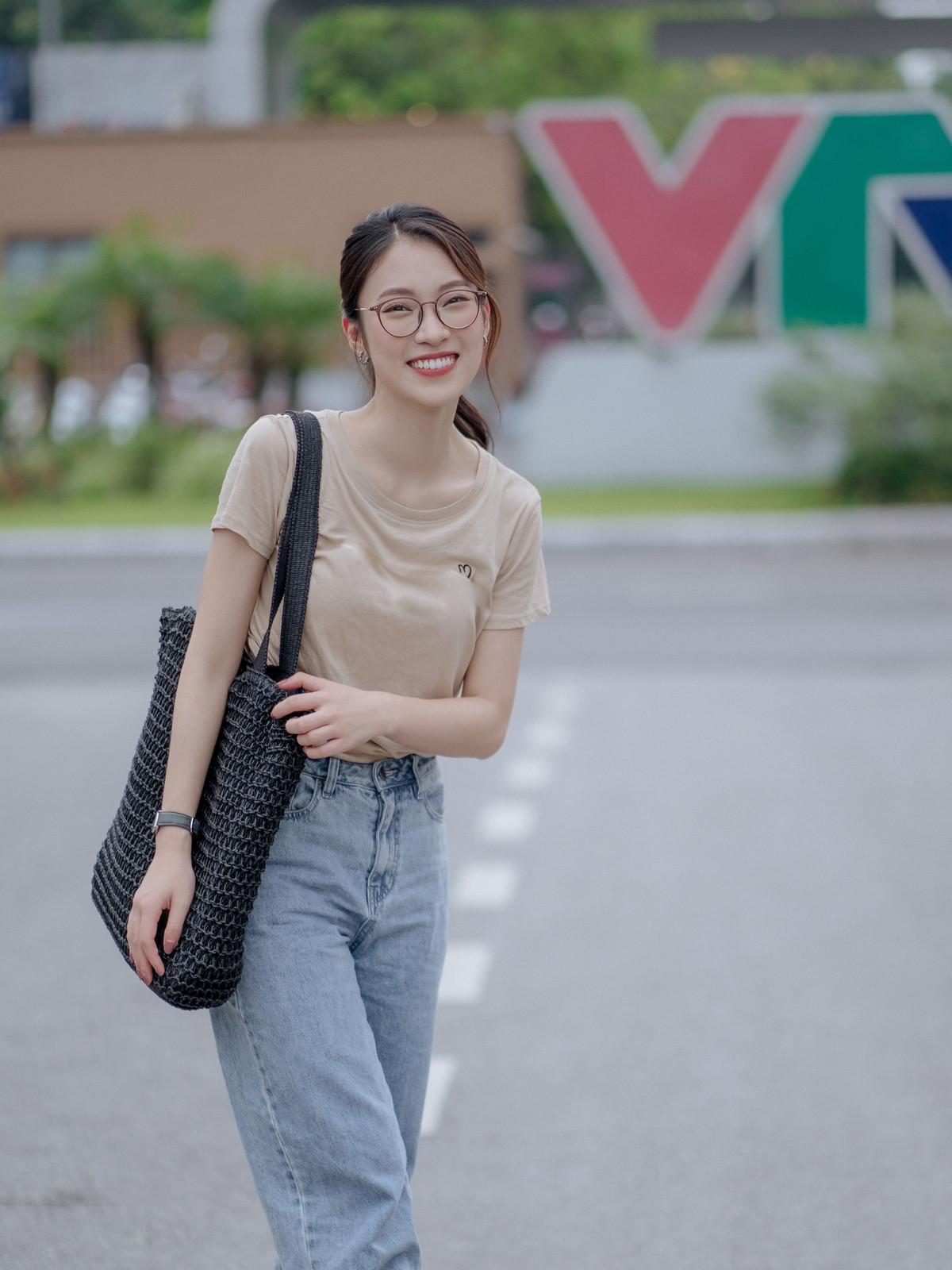 Trước trận chung kết Đường lên đỉnh Olympia mùa 22, Khánh Vy chia sẻ: "Mình cảm thấy tự hào khi hành trình của Đường Lên Đỉnh Olympia năm thứ 22 đã sắp chạm đến đỉnh Olympia cao quý, tìm ra chủ nhân của chiếc vòng nguyệt quế. Bên cạnh đó là cảm giác vô cùng biết ơn vì bản thân được đồng hành cùng chương trình, đem lại nhiều cung bậc cảm xúc cho khán giả".