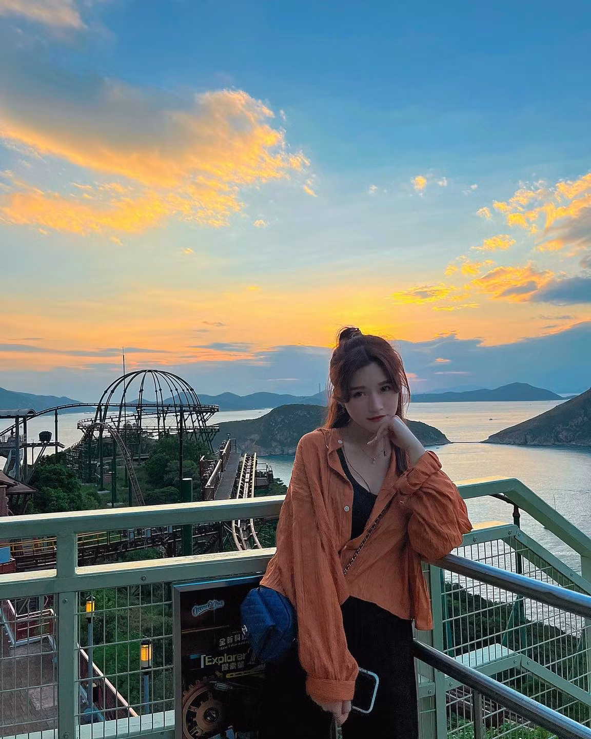 Người đẹp 9X nổi tiếng khi dẫn chương trình Vì sao bạn luôn đói vào đêm khuya của Đỗ Vấn Trạch.