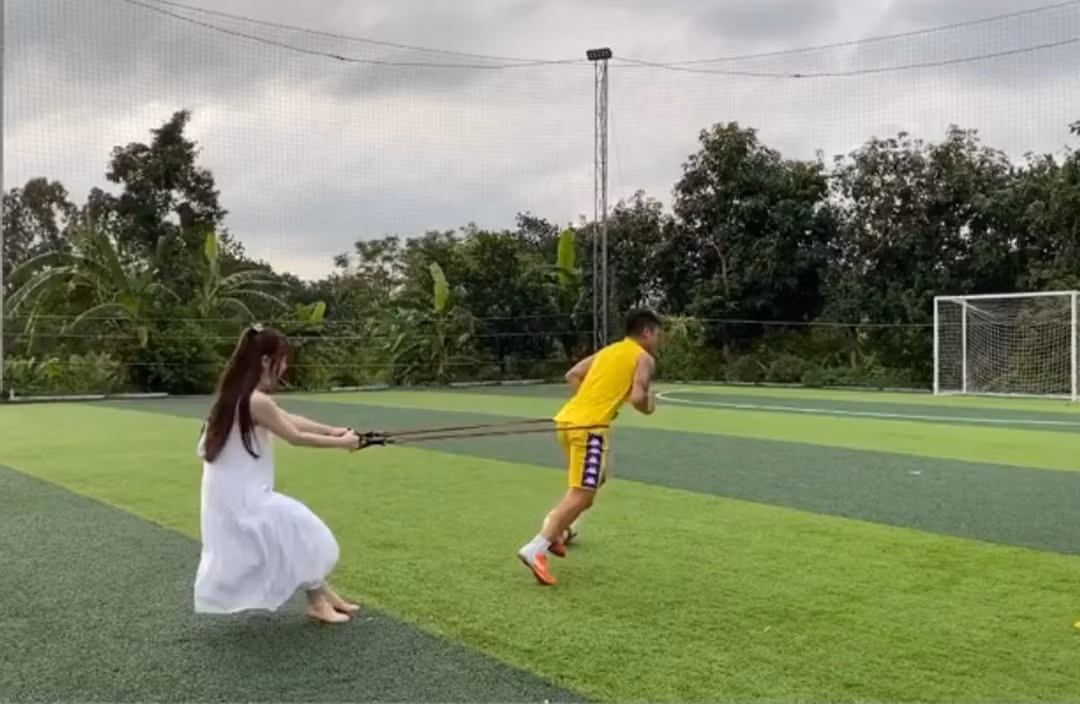 Nhiều người cho rằng có thể vì những bình luận trái chiều từ anti fan mà Huỳnh Anh phải xóa bức ảnh mặc bikini của mình.