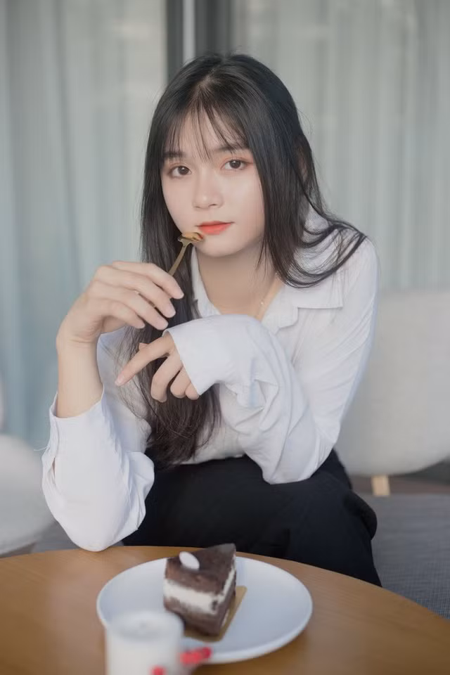 Trong vai trò người mẫu ảnh, cô nàng dù mới tham gia nhưng cũng đã nhận được khá nhiều lời mời của các nhãn hàng.