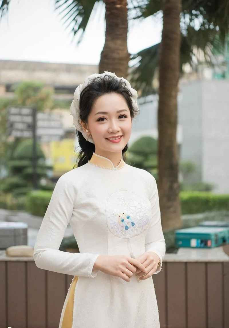 Điều khiến dân mạng chú ý hơn cả của Thu Hà đó chính là nhan sắc trẻ trung, năng động dù người đẹp đã ngoài 30 tuổi. Cô chuộng phong cách nhẹ nhàng, đơn giản nhưng tinh tế. Chính điều này đã làm toát nên sự nữ tính nhưng không kém phần sang trọng của nữ BTV.