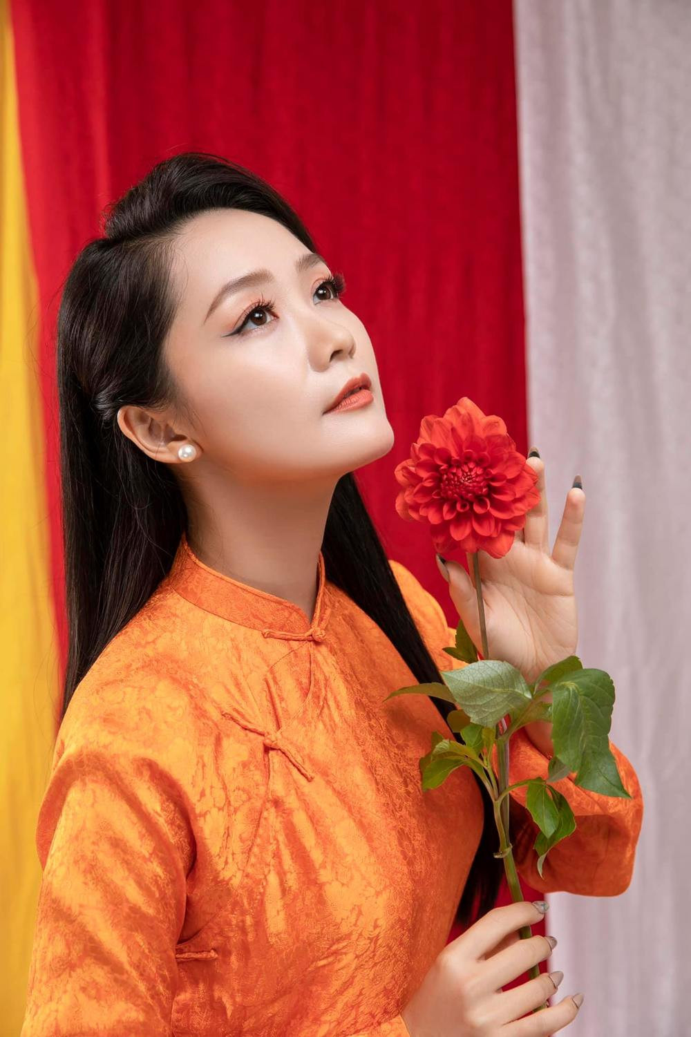 Thời điểm đó, Thu Hà được mời đóng phim dài 15 tập với mức thù lao khá nhưng vì muốn tập trung việc học nên cô từ chối. Sau khi làm diễn viên cô chuyển hướng sang truyền hình và là gương mặt trẻ nhất lịch sử VTV được ngồi vào ghế dẫn chương trình Thời Sự 19h khi mới 23 tuổi.