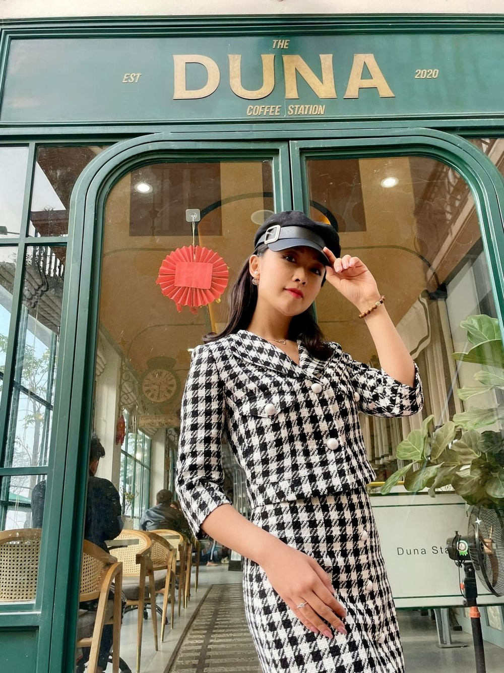 Nữ BTV luôn vui vẻ, ngập tràn năng lượng dù khối lượng công việc nhiều và lúc nào cũng phải vất vả, tất bật.