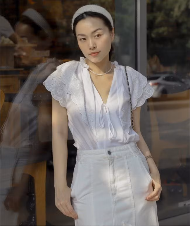 Hà Trúc và chàng cơ trưởng Quang Đạt công khai hẹn hò vào năm 2020. Tình yêu đẹp và bền bỉ của cặp đôi trai tài - gái sắc khiến nhiều người ngưỡng mộ.