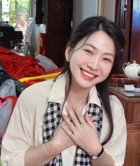 Ngay lập tức, Lê Bống nhận được hàng nghìn lượt yêu thích, thả tim và bình luận từ cộng đồng mạng, đặc biệt là các fan nam.