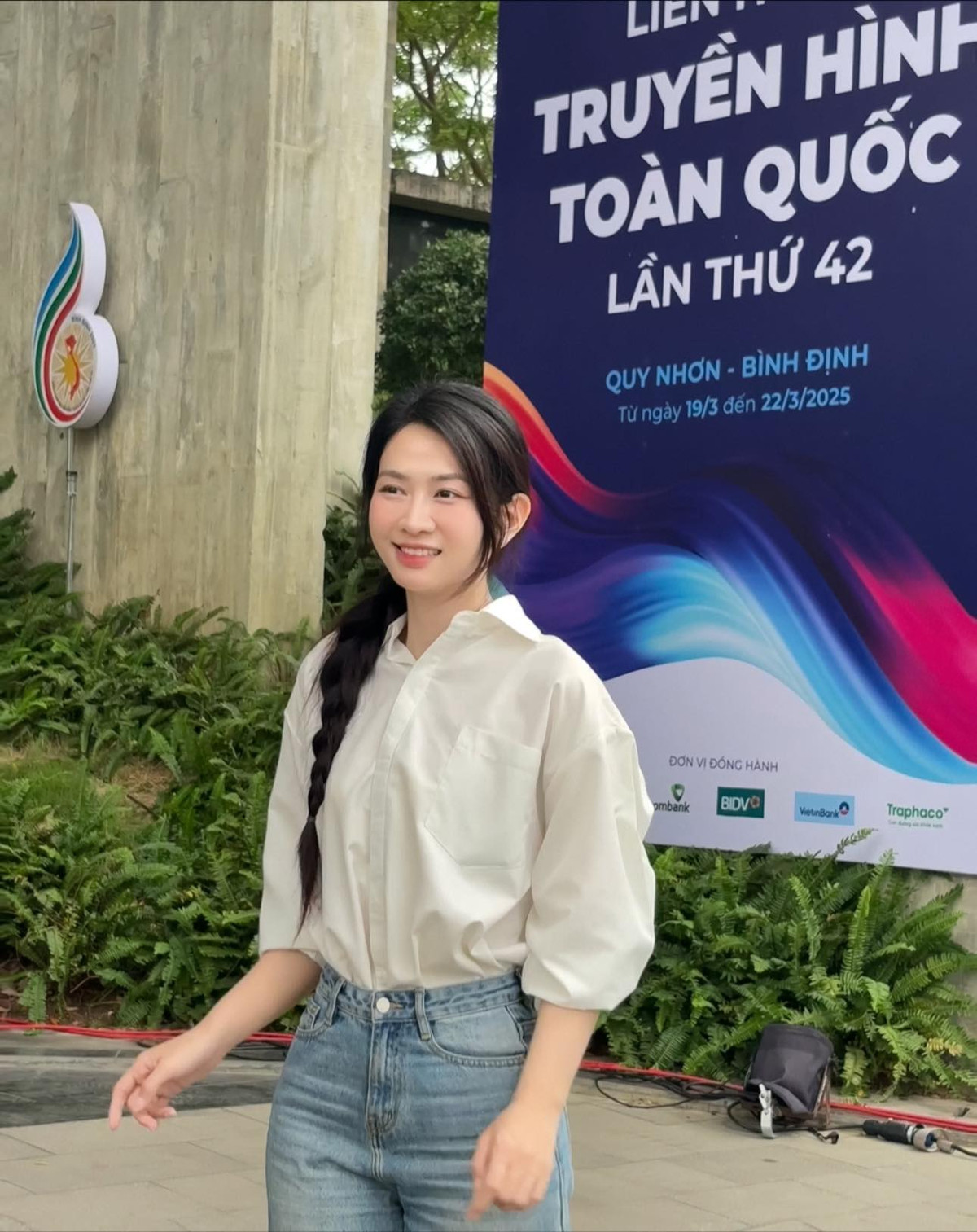 Lê Bống khi ấy thường xuyên là tâm điểm chỉ trích, hứng rổ gạch đã vì ăn mặc phản cảm, đu trend quá lố, biểu cảm không phù hợp… trong suốt một thời gian dài.