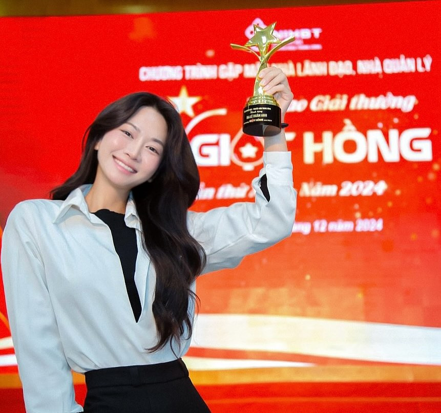 Lên sóng với ngoại hình ngày càng nữ tính, tích cực, Lê Bống ngày càng nhận được lời khen từ cộng đồng mạng.