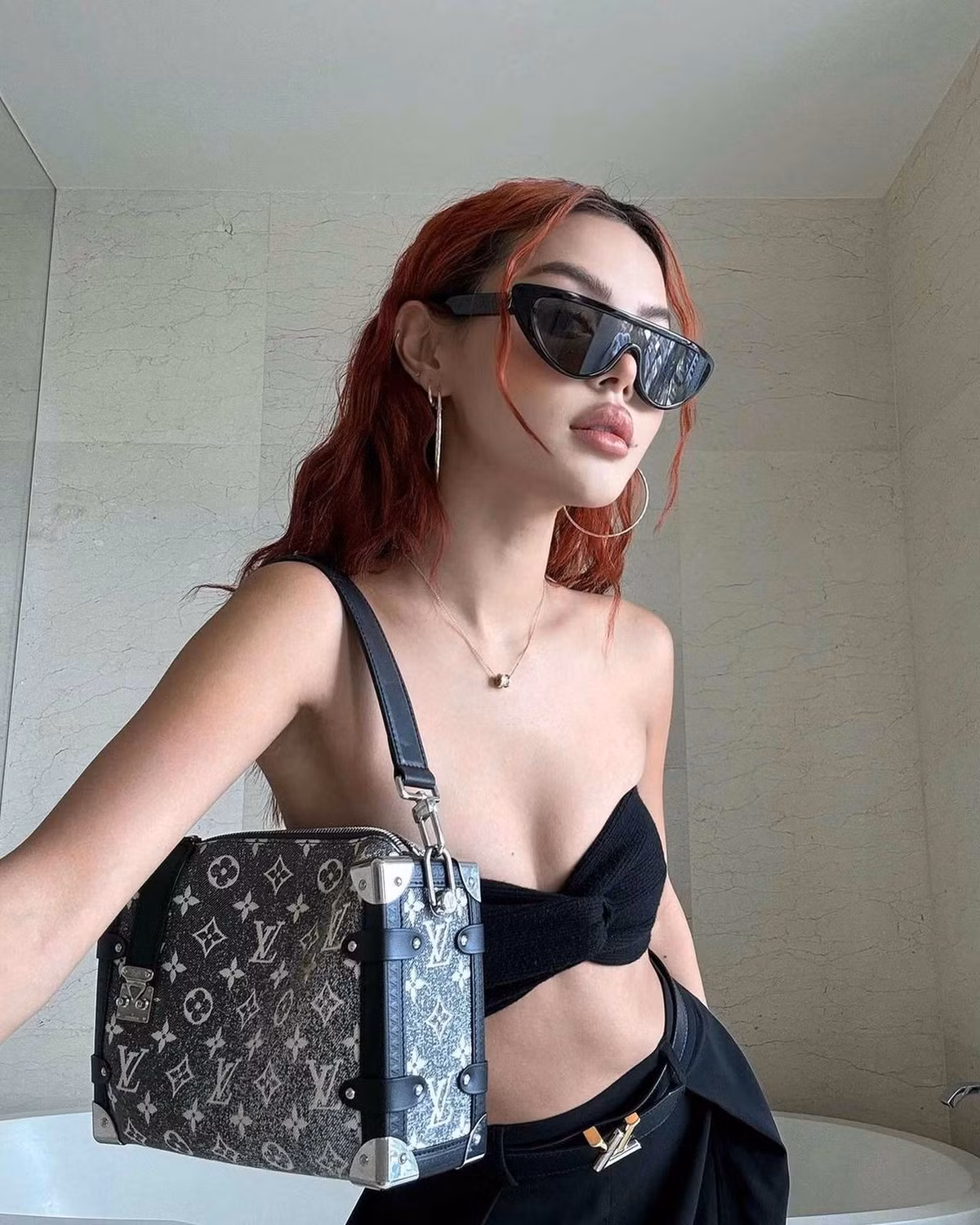 Lily Maymac (tên thật Lily Macapinlac, SN 1994) là người mẫu Philippines đang sinh sống tại Sydney, Úc. Năm 2015, cô bắt đầu được chú ý khi đăng tải các video dạy trang điểm và giới thiệu mỹ phẩm.