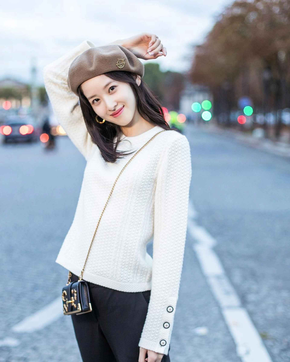 Ở tuổi 31, Chương Trạch Thiên sống kín tiếng, tham dự nhiều sự kiện của giới thượng lưu cùng chồng, tập trung kinh doanh và nuôi dạy con cái. Từ hot girl nổi tiếng trên mạng đến doanh nhân thành đạt, cô luôn giữ được thần thái xinh đẹp, trẻ trung. Theo thống kê công bố hồi tháng 1/2024 của hãng Hurun, Chương Trạch Thiên đang nắm khối tài sản 8,4 tỷ USD.