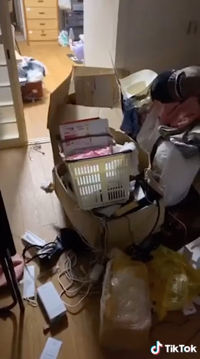 Mới đây, trên MXH những câu chuyện liên quan đến việc gái xinh có gương mặt ưa nhìn nhưng phía sau là một căn phòng siêu bẩn, rác rưởi ngập ngụa gây xôn xao.