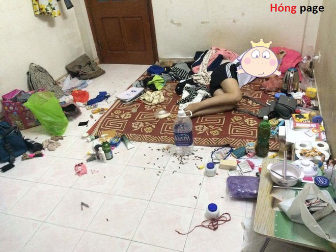 Chuyện "kịch tính" và gây choáng hơn còn nằm phía sau. Chủ clip cho biết bình thường cô nàng không quá để tâm đến chuyện riêng tư của người khác, kể cả là bạn cùng nhà nhưng sau 2 tuần sống chung với hot girl này, chủ clip lại cảm thấy có gì đó kì kì, thiếu thiếu.