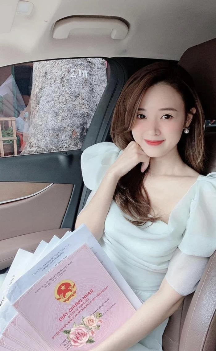 Hot girl Midu tâm niệm, hạnh phúc của phụ nữ không nhất thiết phải là đến một độ tuổi nào đó thì lấy chồng, sinh con. Cô nghĩ không có độ tuổi đẹp nhất để kết hôn, mà là một mối tình xứng đáng để kết hôn.