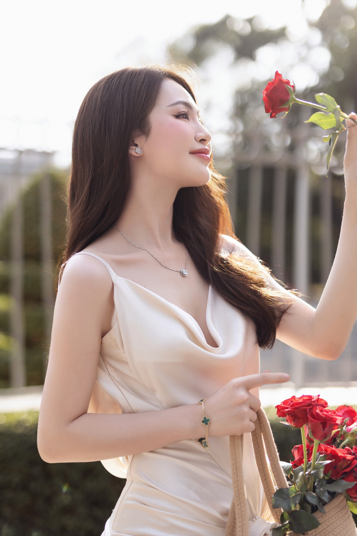 Hiện tại, Minh Anh là trợ lý đối ngoại cho một doanh nghiệp và làm mẫu ảnh tự do, đồng thời tham gia một số cuộc thi nhan sắc trong nước.