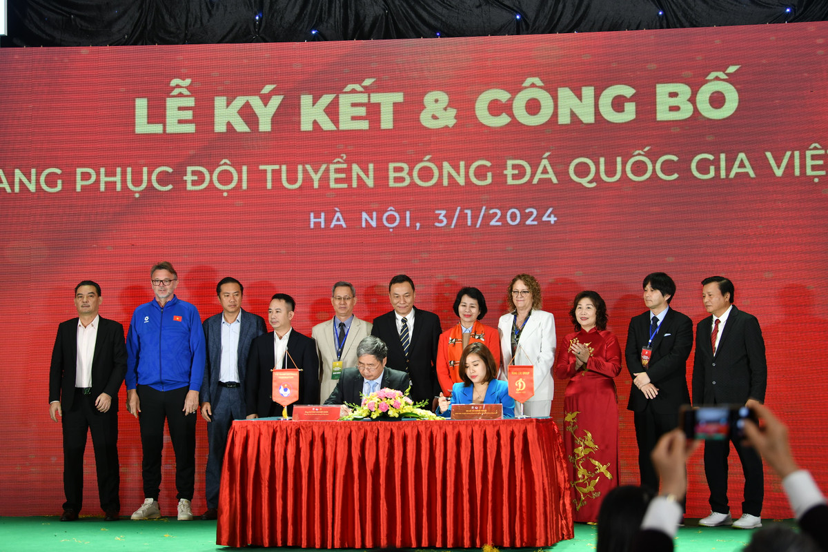 Doi tuyen Viet Nam chinh thuc khoac len minh mau ao moi-Hinh-3