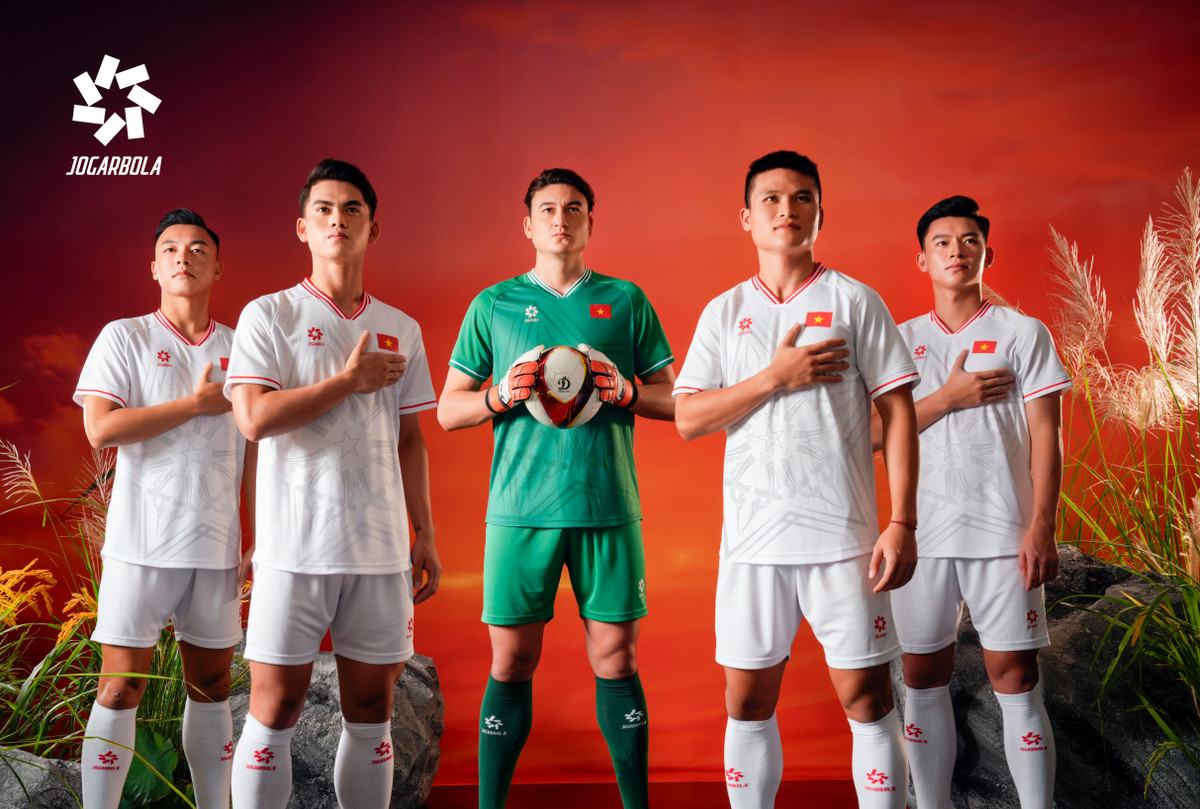 Doi tuyen Viet Nam chinh thuc khoac len minh mau ao moi-Hinh-5