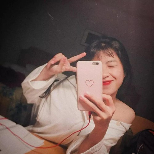 Trong số những bóng hồng làng bóng đá làm nên kỳ tích, Nguyễn Thị Thanh Nhã - tiền đạo sinh năm 2001 là gương mặt nhận về nhiều sự chú ý.