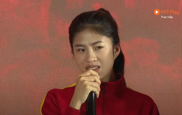 Ngày 11/2, tiền đạo đội tuyển bóng đá nữ Việt Nam - Nguyễn Thị Thanh Nhã và người thầy của mình cũng đã có mặt tại một talkshow để cùng chia sẻ những câu chuyện xoay quanh bóng đá.