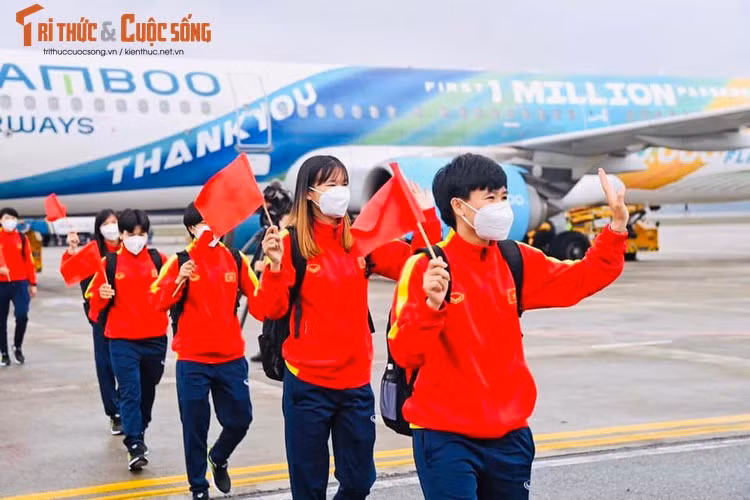 Nhac den HLV truong, gai xinh doi tuyen nu VIet Nam khoc nghen