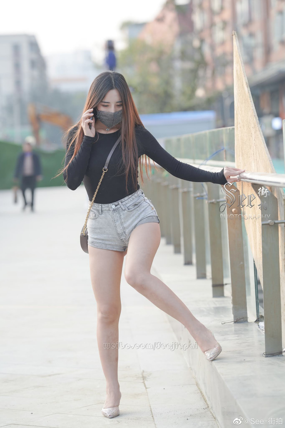 Tuy nhiên, có lẽ chất liệu của kiểu quần này không thoải mái nên ít được A Hoa ưu ái sử dụng.