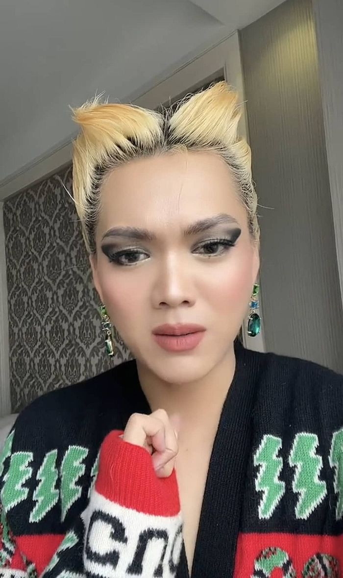 Sau đó, người bạn này đã tag tên Phạm Thoại với lời nhắn: "Gặp đồng hương trên Eurowings nhé".