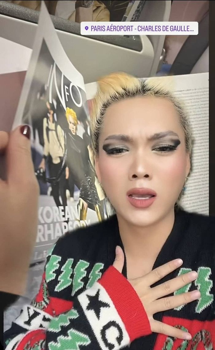 Theo đó, bức ảnh được chụp bởi một bạn người Việt đang sinh sống tại Hàn, bạn này đã vô tình nhìn thấy anh khi xem tạp chí nên đã chụp lại chia sẻ lên mạng xã hội.