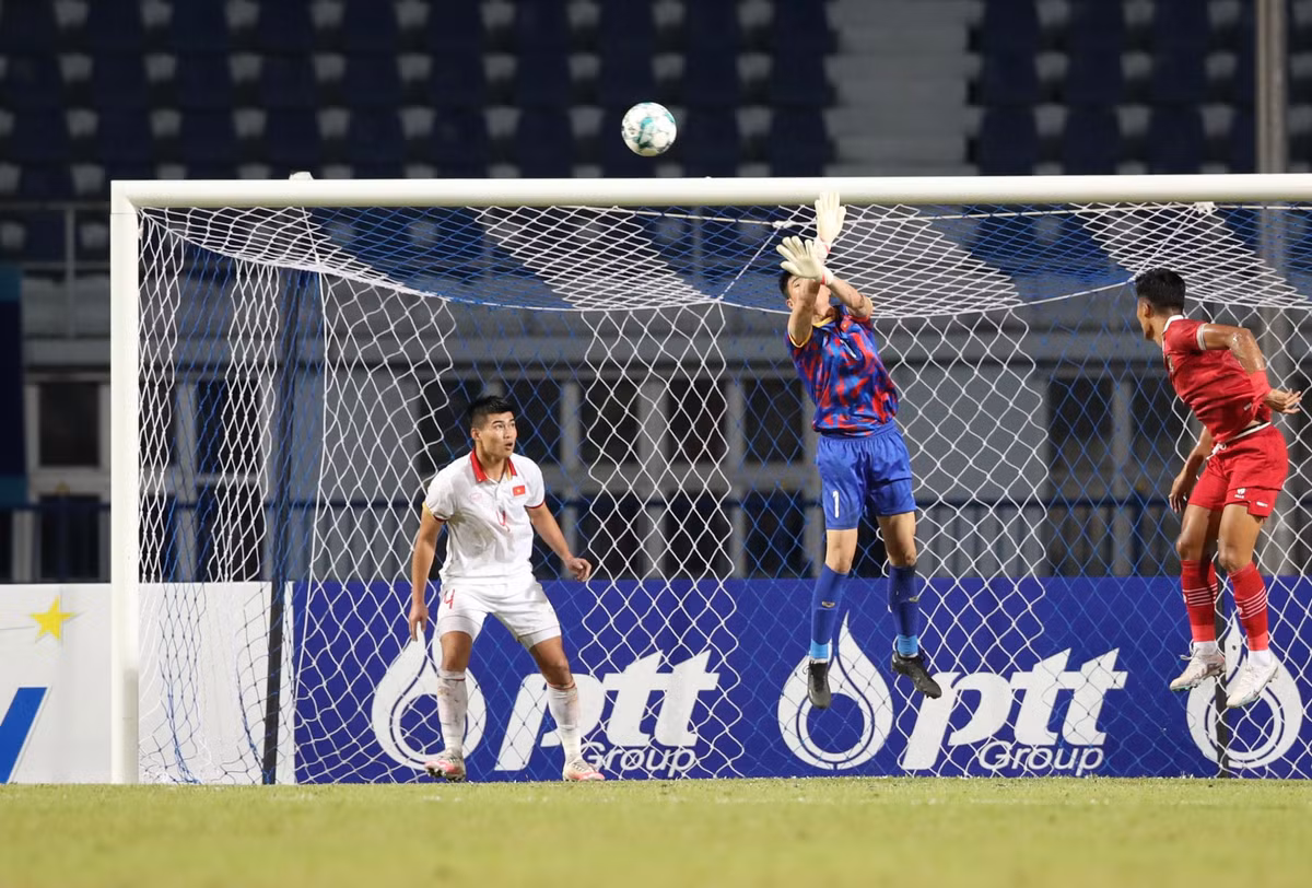 Thang Indonesia tren cham 11m, U23 Viet Nam bao ve thanh cong ngoi vuong-Hinh-4