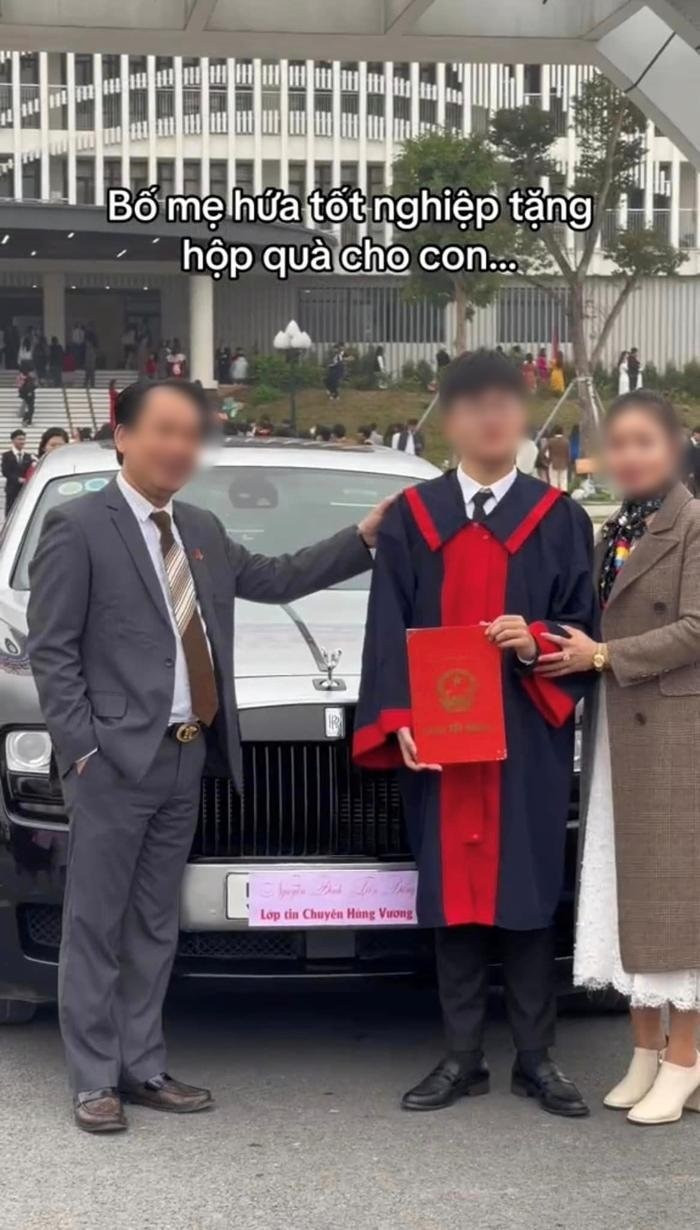 Trên báo Vietnamnet, chiều ngày 4/2/2024, ông Phạm Tuấn Anh, Hiệu trưởng Trường THPT Chuyên Hùng Vương (tỉnh Phú Thọ) cho biết, đây là thông tin sai sự thật.