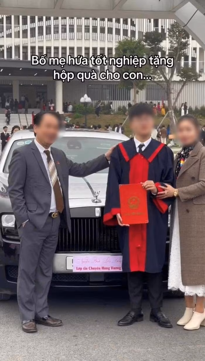 Trên báo Vietnamnet, chiều ngày 4/2/2024, ông Phạm Tuấn Anh, Hiệu trưởng Trường THPT Chuyên Hùng Vương (tỉnh Phú Thọ) cho biết, đây là thông tin sai sự thật.