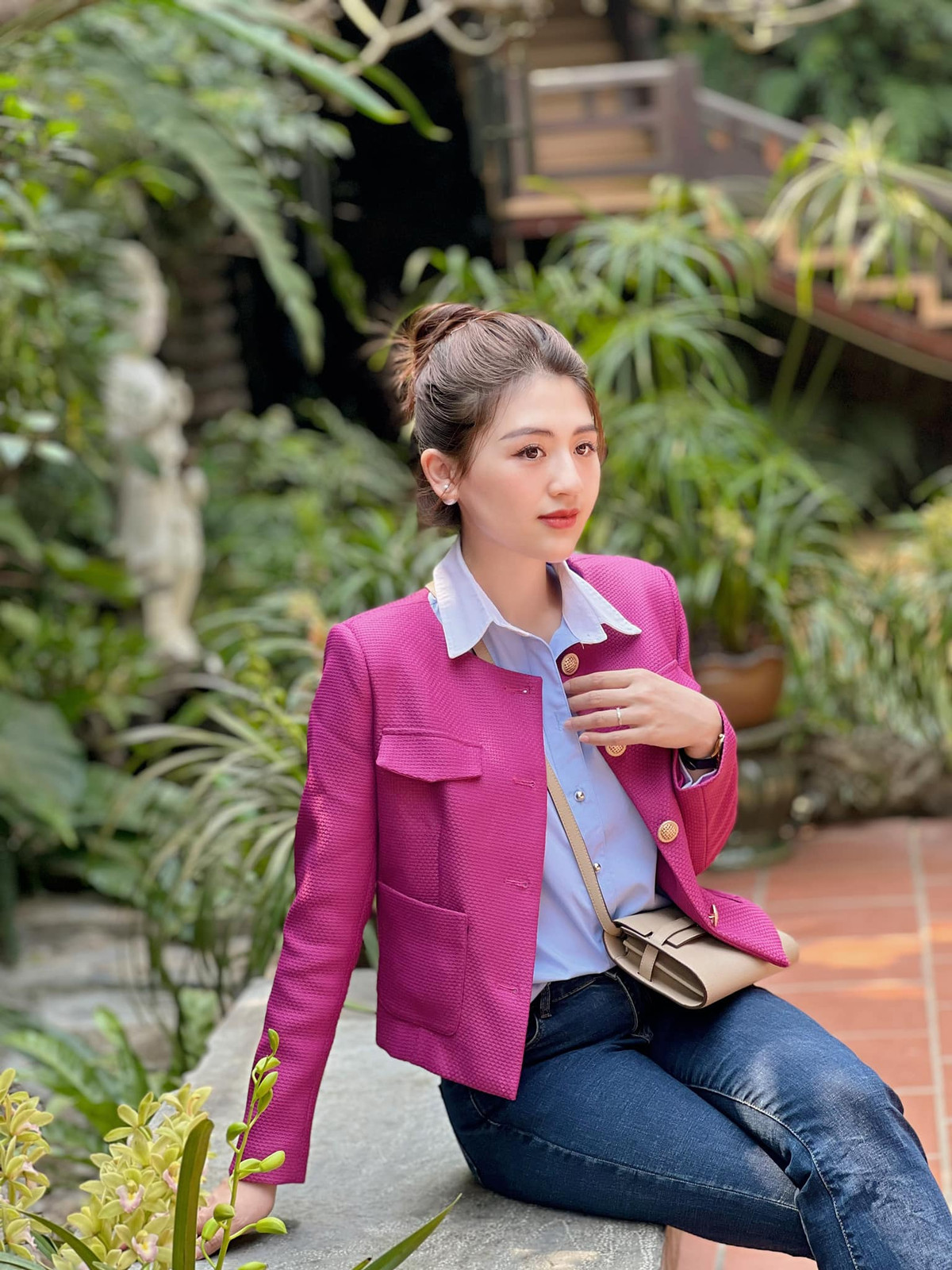 Trước đó, Huyền Trang từng theo học ngành Kiểm toán trường Đại học Tài Nguyên và Môi trường.