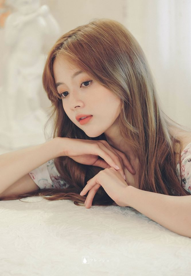 Hot girl Lan Hương sinh năm 1994 từng được CĐM nhớ mặt gọi tên chỉ qua một tấm ảnh thẻ duy nhất. Cô nàng này cũng là một nữ sinh trường ĐH Hutech.