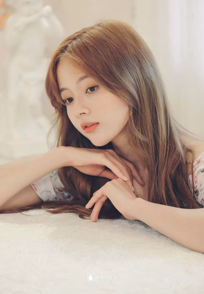 Hot girl Lan Hương sinh năm 1994 từng được CĐM nhớ mặt gọi tên chỉ qua một tấm ảnh thẻ duy nhất. Cô nàng này cũng là một nữ sinh trường ĐH Hutech.