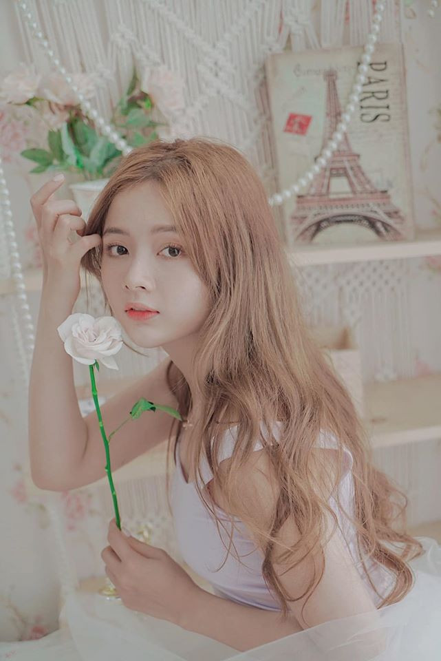 Hiện tại, sau khi tốt nghiệp Đại học Hutech, Lan Hương đã chính thức rẽ sang môi trường điện ảnh chuyên nghiệp, góp mặt trong nhiều bộ phim nổi tiếng và nhận được nhiều sự chú ý của khán giả.