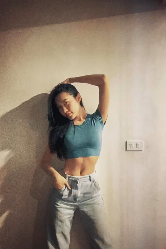 Cụ thể, trên sóng livestream, khi được hỏi về 3 tật xấu của đối phương, Đoàn Văn Hậu ngại ngùng bộc bạch: "Chẳng có ai là hoàn hảo cả, nhưng khi yêu, mình phải yêu luôn tật xấu của người đấy".