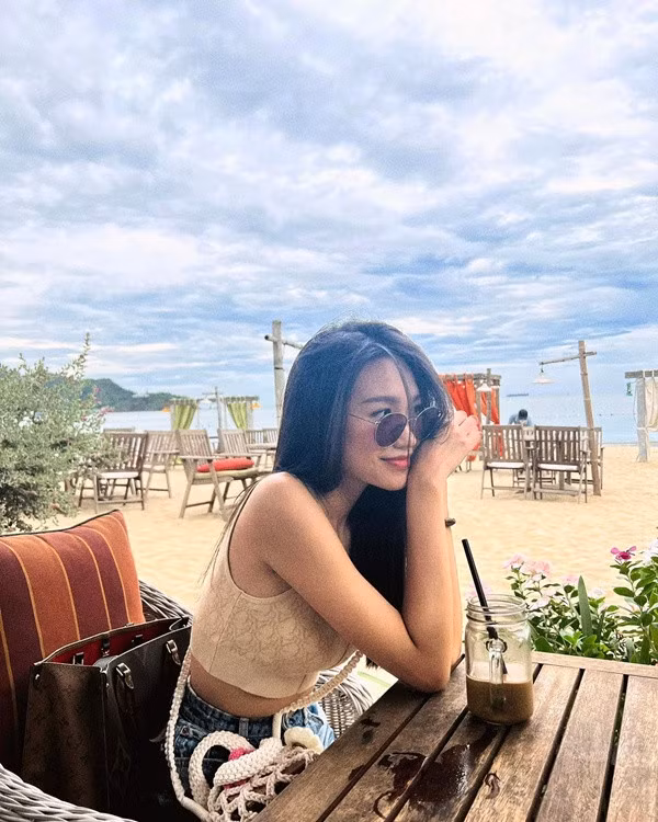 Dưới phần bình luận, nhiều khán giả dành lời khen ngợi cho sắc vóc của Doãn Hải My dù không son phấn kỹ lưỡng.