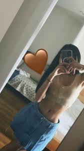 Bên cạnh đó, một số khán giả còn chú ý đến sự xuất hiện của Đoàn Văn Hậu trong bức hình.