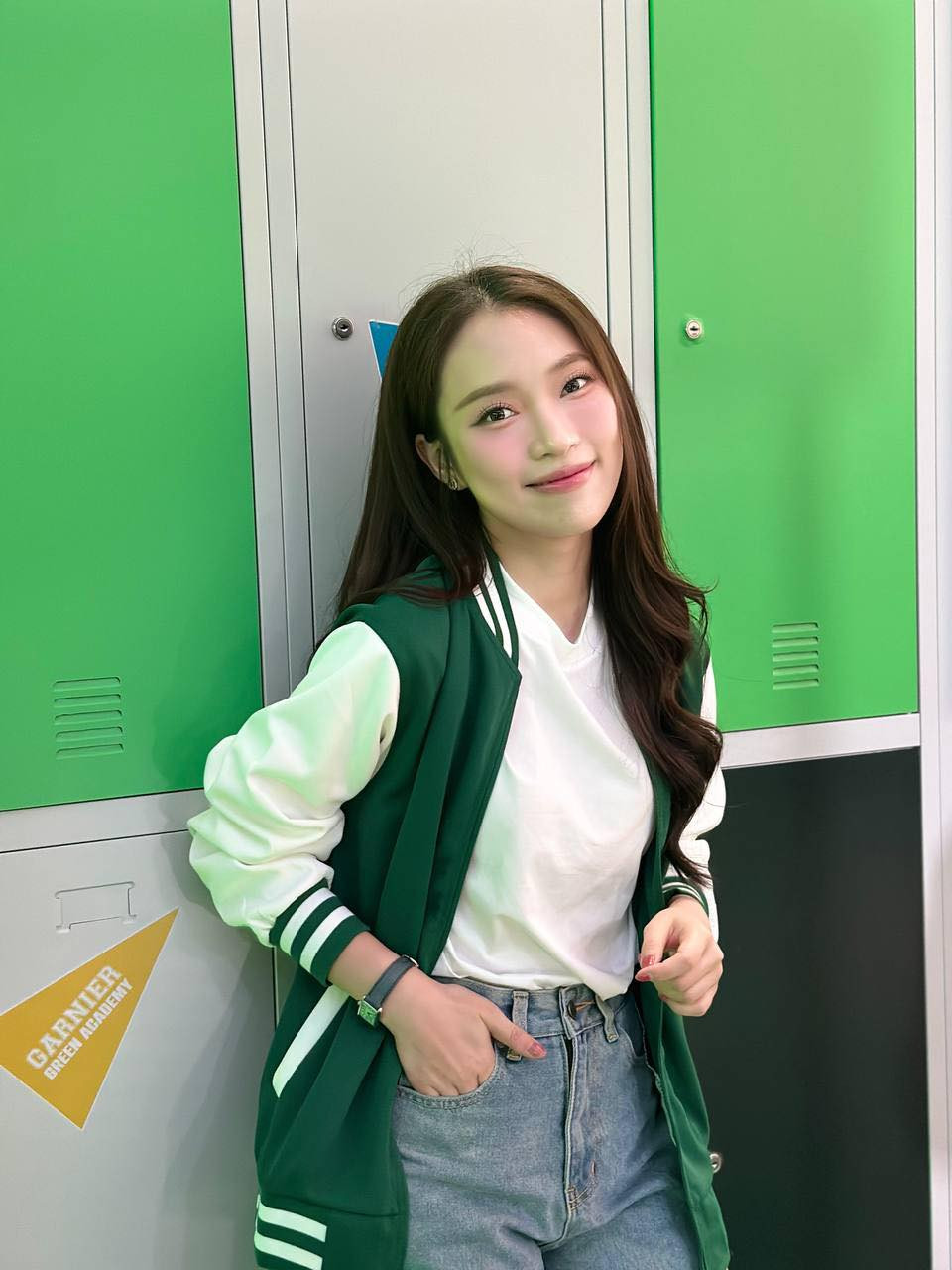 Khánh Vy tốt nghiệp loại giỏi khoa Quan hệ Quốc tế của Học viện Ngoại giao. Cô từng đại diện Việt Nam sang Nhật Bản phỏng vấn dàn sao Hollywood phim Vệ binh dải ngân hà; tháp tùng các đầu bếp nước ngoài, trong đó có Chủ tịch Hiệp hội Đầu bếp Thế giới tại Liên hoan Ẩm thực Quốc tế Hội An 2017… Ở địa hạt truyền hình, cô là gương mặt quen thuộc của nhiều bản tin.