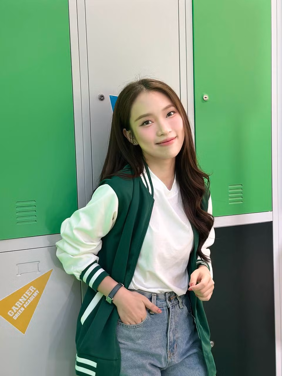 Khánh Vy tốt nghiệp loại giỏi khoa Quan hệ Quốc tế của Học viện Ngoại giao. Cô từng đại diện Việt Nam sang Nhật Bản phỏng vấn dàn sao Hollywood phim Vệ binh dải ngân hà; tháp tùng các đầu bếp nước ngoài, trong đó có Chủ tịch Hiệp hội Đầu bếp Thế giới tại Liên hoan Ẩm thực Quốc tế Hội An 2017… Ở địa hạt truyền hình, cô là gương mặt quen thuộc của nhiều bản tin.