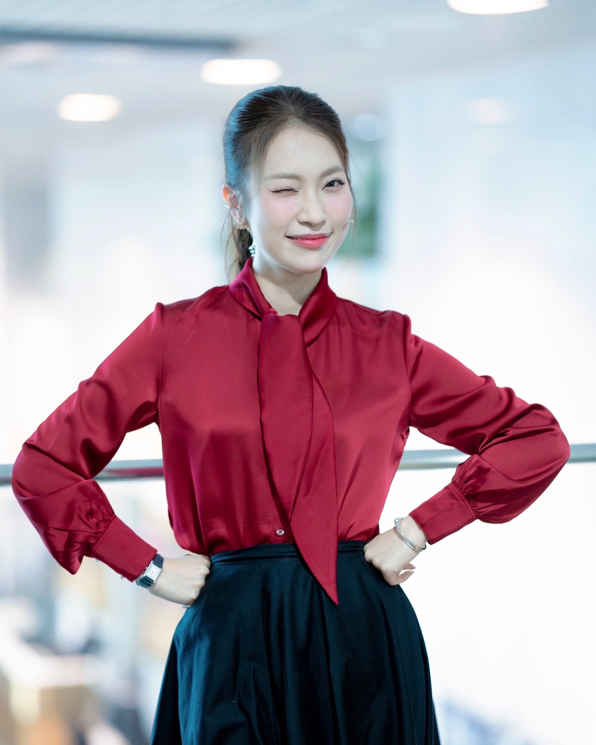 Khánh Vy bén duyên với công việc MC qua các chương trình như: IELTS On The Go, IELTS Face-Off, Crack'Em Up... Từ 2021, gái xinh quê Nghệ An dẫn Đường lên đỉnh Olympia trên VTV3 và được chọn dẫn chương trình Có hẹn cùng thanh xuân