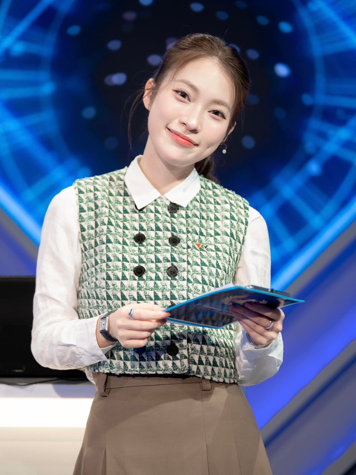 Đầu năm 2023, nữ MC mua thêm căn nhà ở TPHCM. Cô cho biết vì đặc thù công việc phải di chuyển nhiều giữa Hà Nội và TPHCM nên quyết định mua căn nhà ở đây.