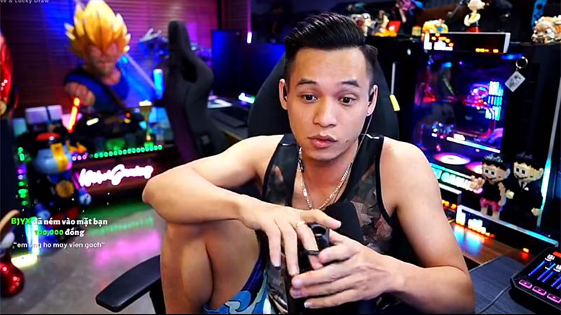 Chia sẻ với người hâm mộ trên sóng livestream những ngày gần đây, Độ Mixi thừa nhận rằng, anh không tự tin khi cắt đầu đinh khi tham gia chương trình Sao Nhập Ngũ.