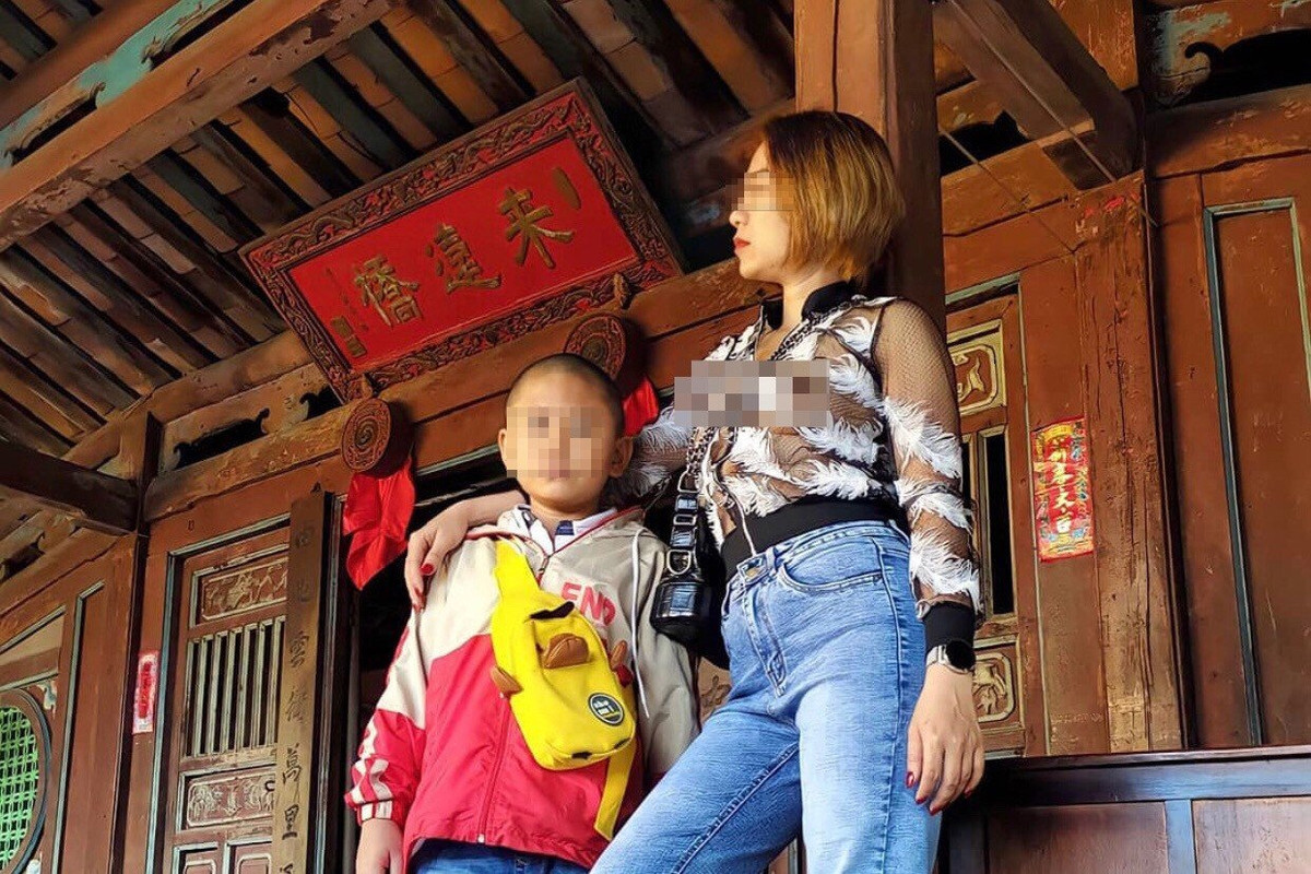 Trước kia chị L.B.C đã từng chia sẻ: "Cơ thể con người chỉ một bộ phận duy nhất được xem là nhạy cảm và cần phải che đậy chính là bộ phận sinh dục. Vì vậy, tôi chưa bao giờ sử dụng qua bất cứ thứ gì gọi là áo ngực, bởi tôi cho rằng ngực là bộ phận đáng được thể hiện tự do ở nơi công cộng...