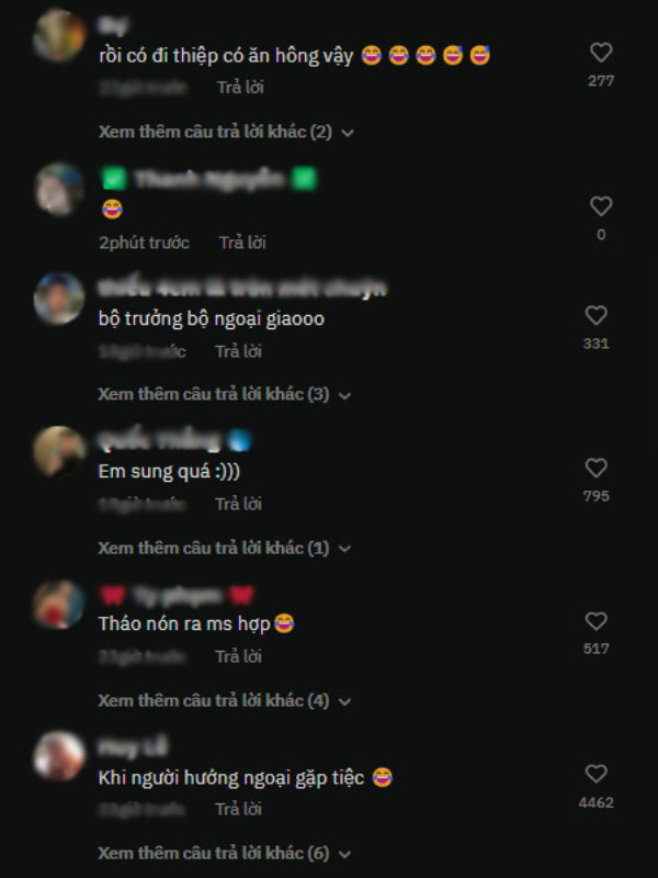 "Nhìn chị nhảy cưng quá. Rồi chị có đi phong bì có ngồi ăn để chúc mừng cô dâu chú rể không ạ?" hay "Hài ghê, mà tôi cũng thích như thế này nè. Nếu tôi là chủ tiệc thì tôi mời chị ấy ở lại chơi luôn"... là những bình luận dân mạng để lại dưới clip.