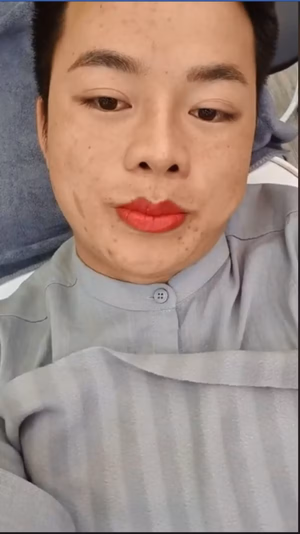 Ngay sau khi những hình ảnh "đại tu" cho chồng cô dâu 62 tuổi được đăng tải lên mạng xã hội, bài viết nhanh chóng nhận được hàng ngàn lượt bình luận cũng như chia sẻ từ cộng đồng mạng.