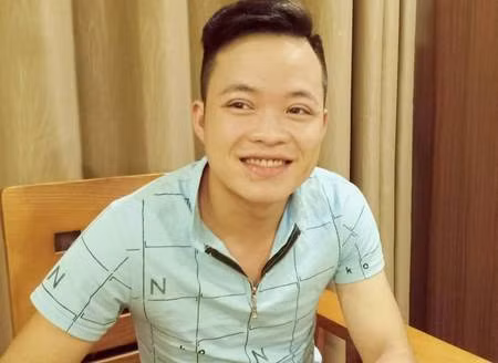 Ngược lại với đám đông dư luận, chị Thu Sao lại hoàn toàn ủng hộ chồng mình làm đẹp và bỏ ngoài tai những lời bàn ra tán vào của mọi người.