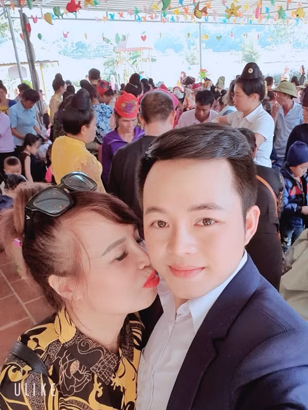 Ngoài những giây phút tình cảm bên nhau, mới đây dân mạng cũng chú ý tới cô dâu Thu Sao và chú rể Hoa Cương khi nhan sắc của chàng trai 26 tuổi ngày một thay đổi.