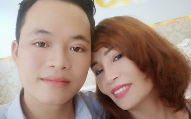 Trước đó, cô dâu 62 tuổi đã chi tiền cho chồng 26 tuổi đi nhấn mí.