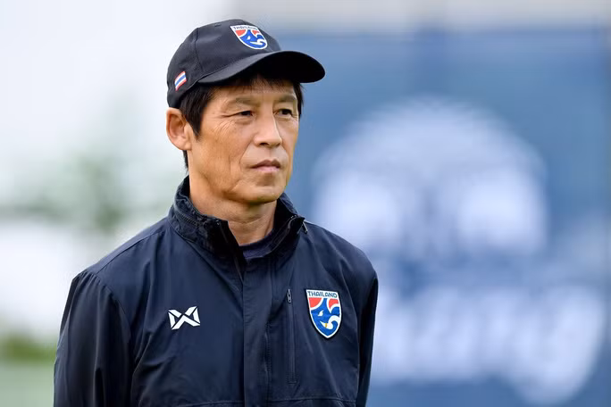 Trong khi chuyện lương của HLV Park Hang Seo là dấu hỏi thì đại kình địch Thái Lan thẳng thừng đề nghị HLV trưởng người Nhật của họ là Akira Nishino giảm 50% lương để cân bằng tài chính.