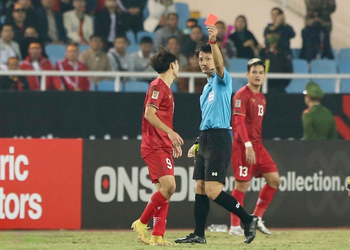 Viet Nam 3-0 Malaysia: Ha dep doi thu, lay lai ngoi dau bang-Hinh-4