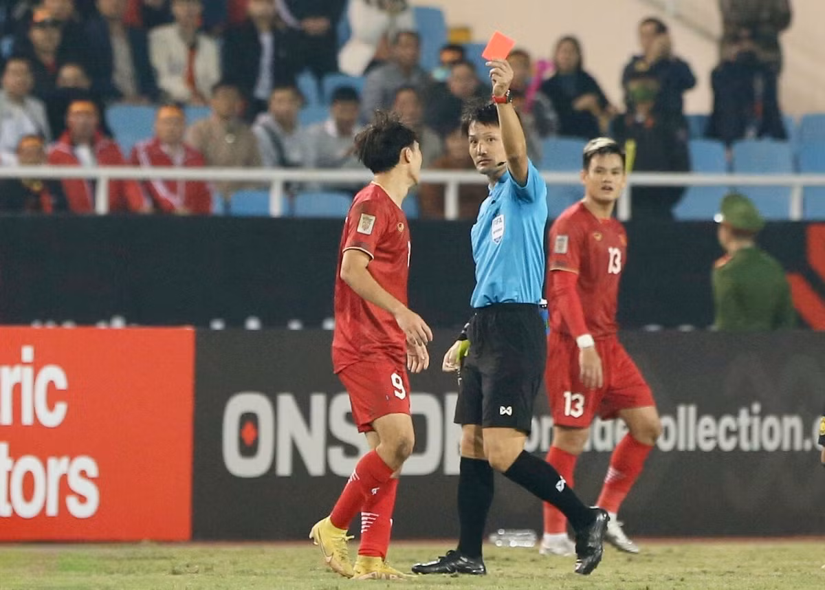 Viet Nam 3-0 Malaysia: Ha dep doi thu, lay lai ngoi dau bang-Hinh-4